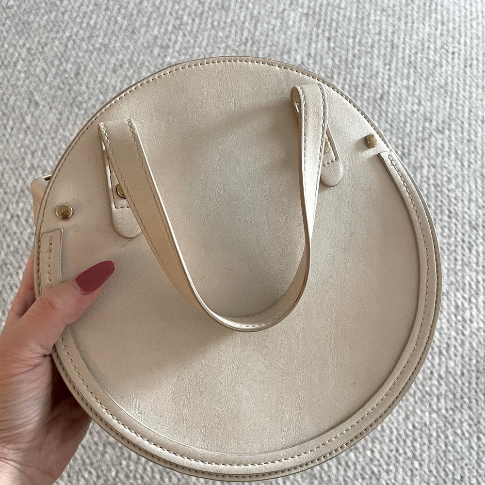 Tan women’s crossbody purse